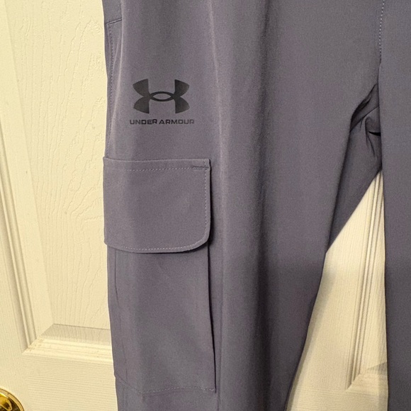 NWT Boys Youth Under Armour UA Icon Woven Cargo Pants Gray Large $50 - Picture 2 of 7